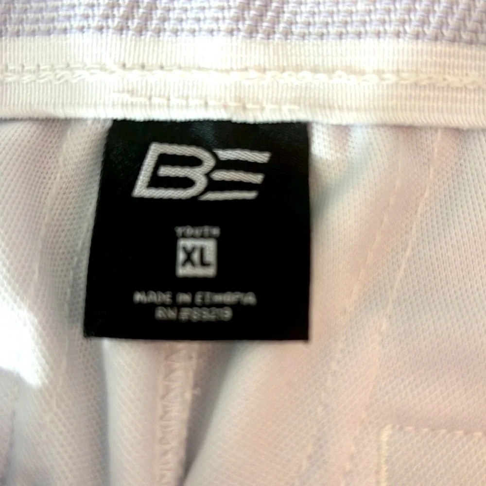 B E youth xl